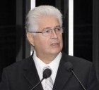 Em discurso na tribuna do plenário do Senado, senador Roberto Requião (PMDB-PR).