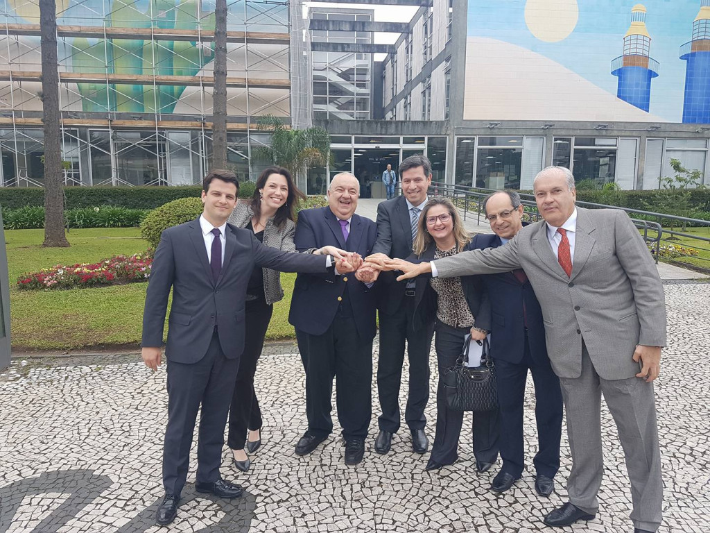 Greca apresenta equipe de transição a Fruet