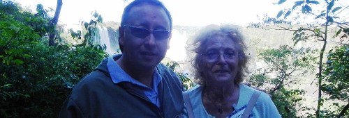 Guia e visitante no Parque Nacional do Iguacu