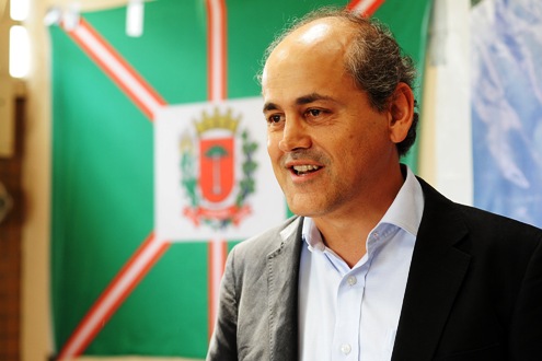 Gustavo Fruet anuncia parte do secretariado municipal nessa segunda feira 17.Foto Everson Bressan