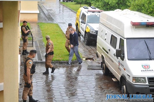 Gaievski chega para a primeira audiência gaievski-audiencia