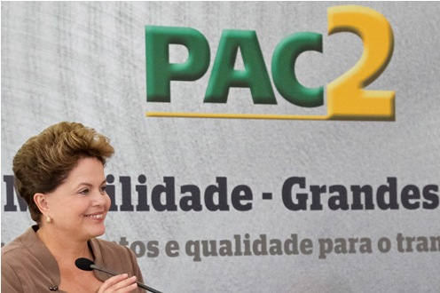 Brasília - DF, 24/04/2012. Presidenta Dilma Rousseff durante cerimônia de anúncio de investimentos do PAC Mobilidade Grandes Cidades. Foto: Roberto Stuckert Filho/PR