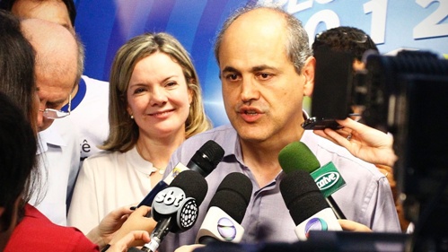 Fruet espera indicar candidato ao Senado na chapa de Gleisi Fruet espera indicar candidato ao Senado na chapa de Gleisi