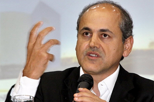 Após polêmica, Fruet recua e manda retirar emenda que aumenta o próprio salário Após polêmica, Fruet recua e manda retirar emenda que aumenta o próprio salário