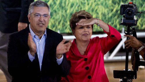 Dilma e Padilha fingiram que apoiaram e depois foram contra a redução da jornada de trabalho de 30 horas da enfermagem Dilma e Padilha fingiram que apoiaram e depois foram contra a redução da jornada de trabalho de 30 horas da enfermagem