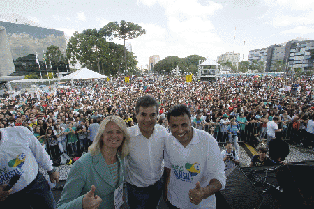 Richa recebe Marcha para Jesus no Iguaçu Richa recebe Marcha para Jesus no Iguaçu