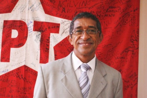 Vicentinho retira projeto que proibia importação de livros e revistas Vicentinho retira projeto que proibia importação de livros e revistas