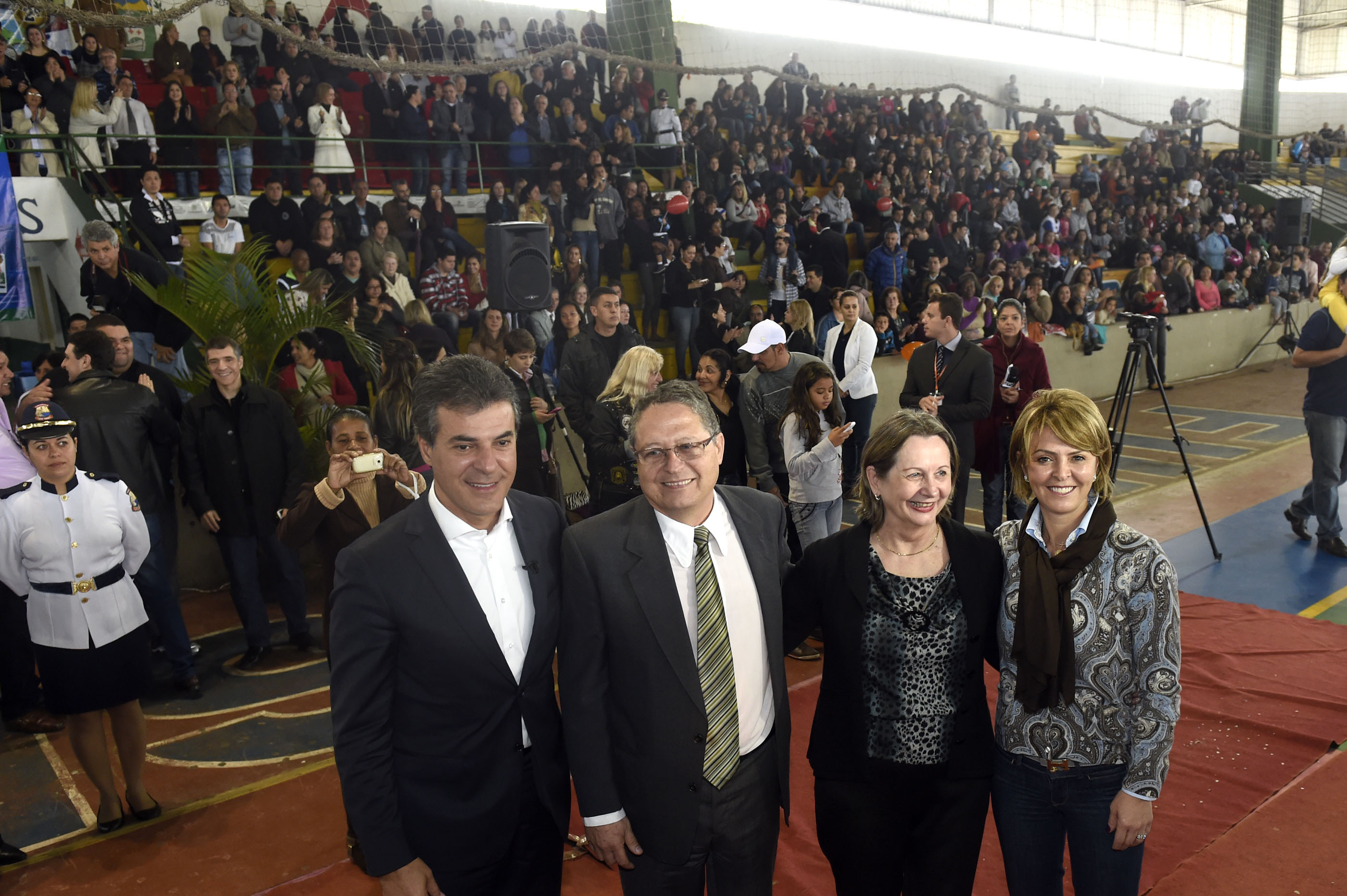 “Nosso Litoral merece respeito e atenção o ano todo”, diz Beto Richa em Paranaguá “Nosso Litoral merece respeito e atenção o ano todo”, diz Beto Richa em Paranaguá