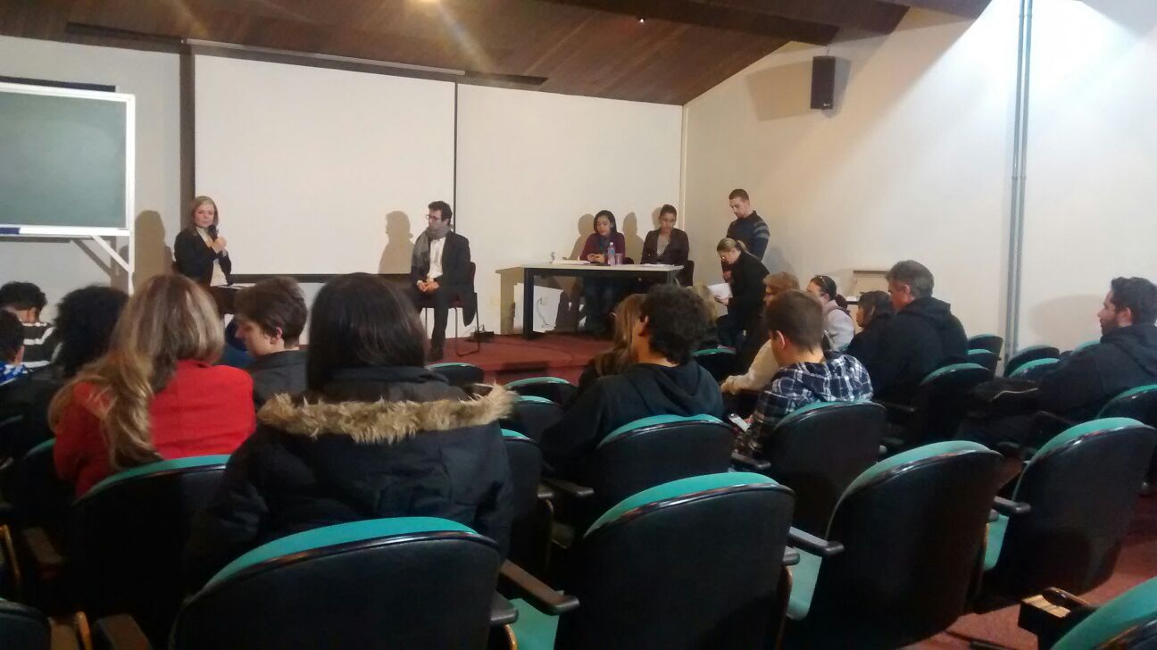 Estudantes da PUC nem aí com a Gleisi Estudantes da PUC nem aí com a Gleisi