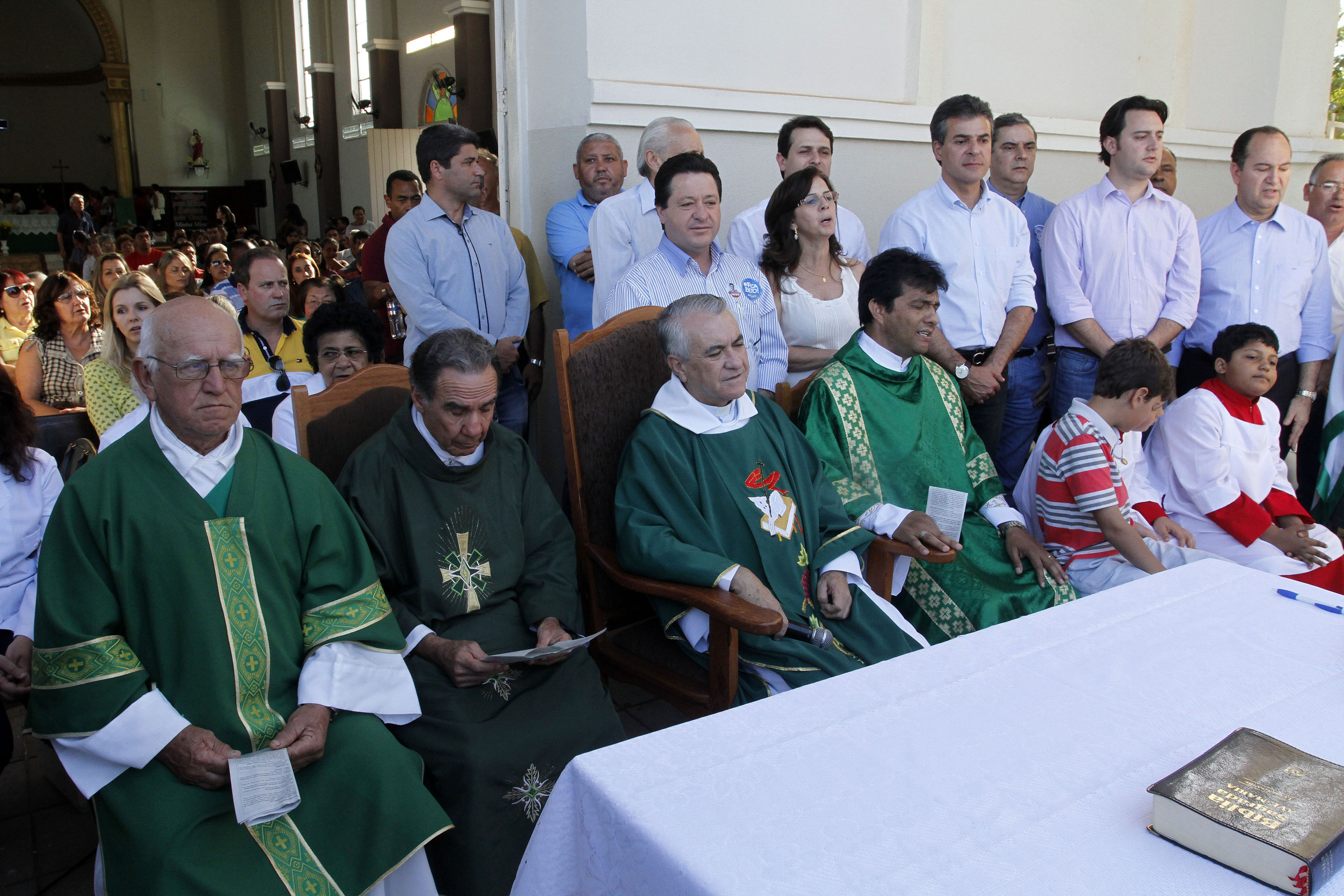 Em missa para 2,5 mil pessoas em Apucarana, Beto reafirma compromisso com a família Em missa para 2,5 mil pessoas em Apucarana, Beto reafirma compromisso com a família