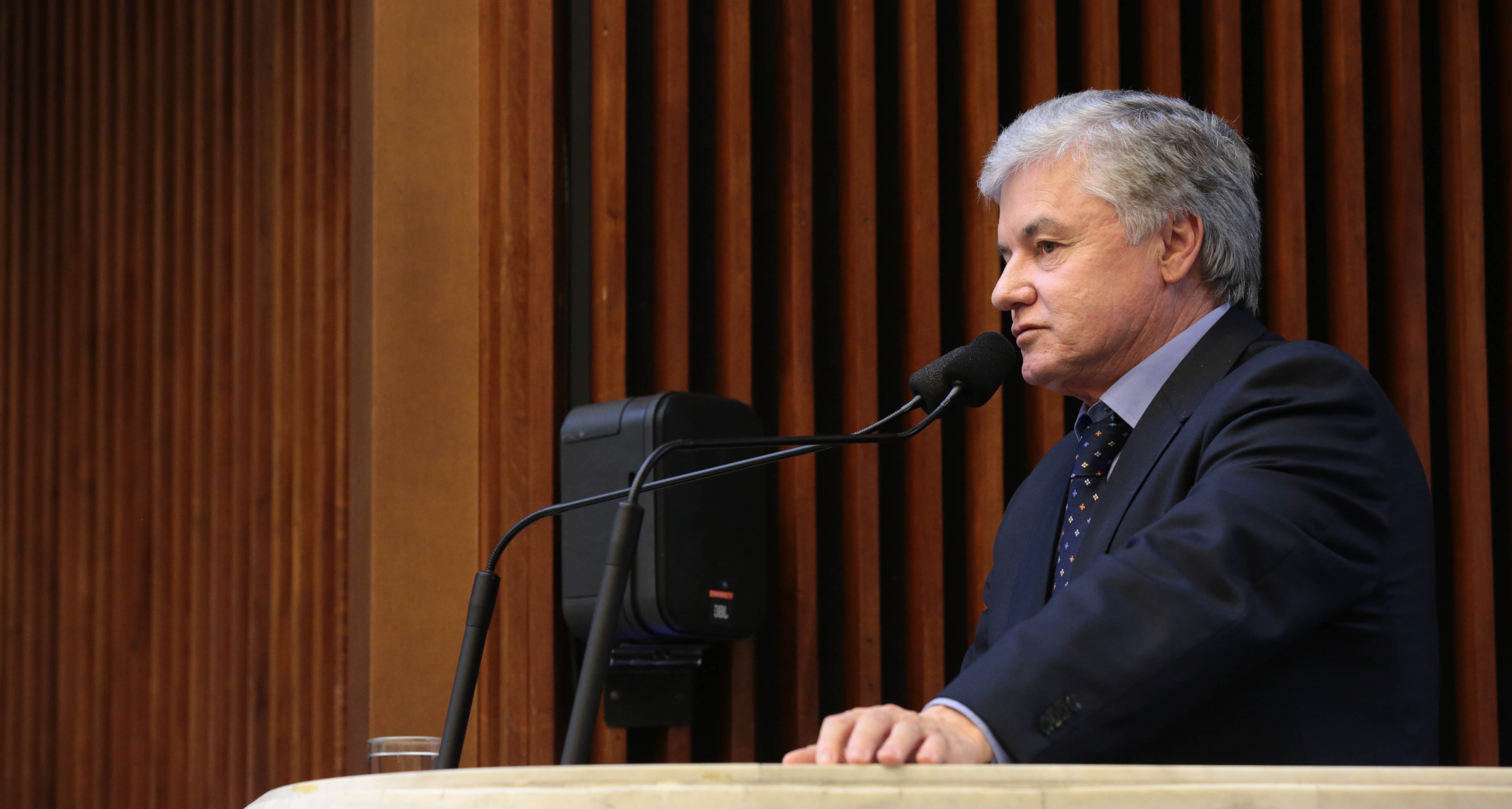 "Anúncio de aumento da gasolina é feito de forma orquestrada", diz Rossoni "Anúncio de aumento da gasolina é feito de forma orquestrada", diz Rossoni