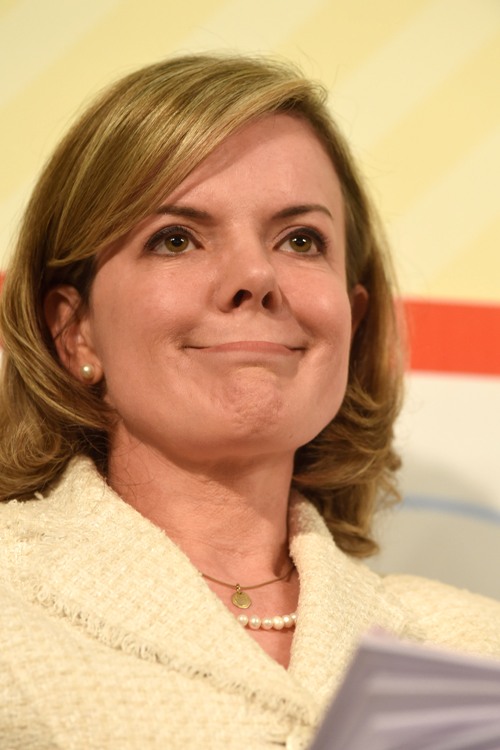 Gleisi perde 23 inserções na TV e no rádio por invadir horário de outros candidatos Gleisi perde 23 inserções na TV e no rádio por invadir horário de outros candidatos