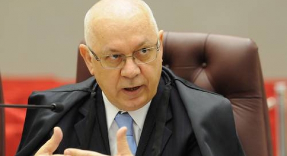 Zavascki diz que delações de ex-diretor da Petrobras envolvem parlamentares Zavascki diz que delações de ex-diretor da Petrobras envolvem parlamentares