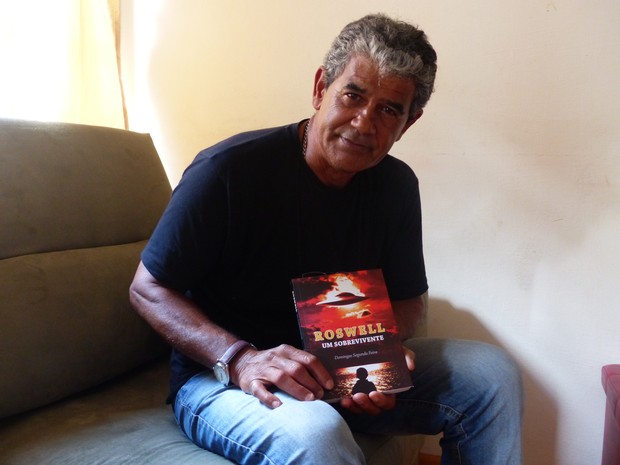 No Paraná, homem diz ter convivido com ET e lança livro a respeito
