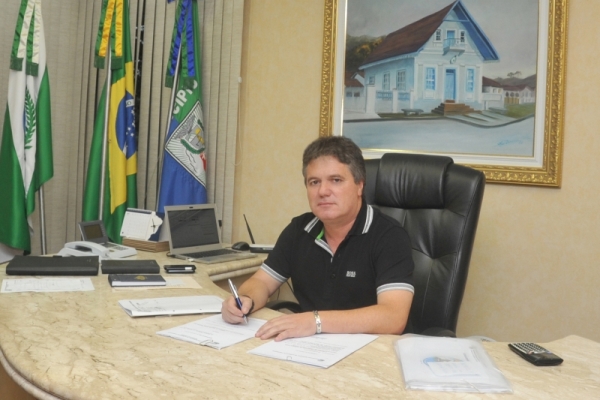 Bandidos ameaçam prefeito de morte e pedem renúncia