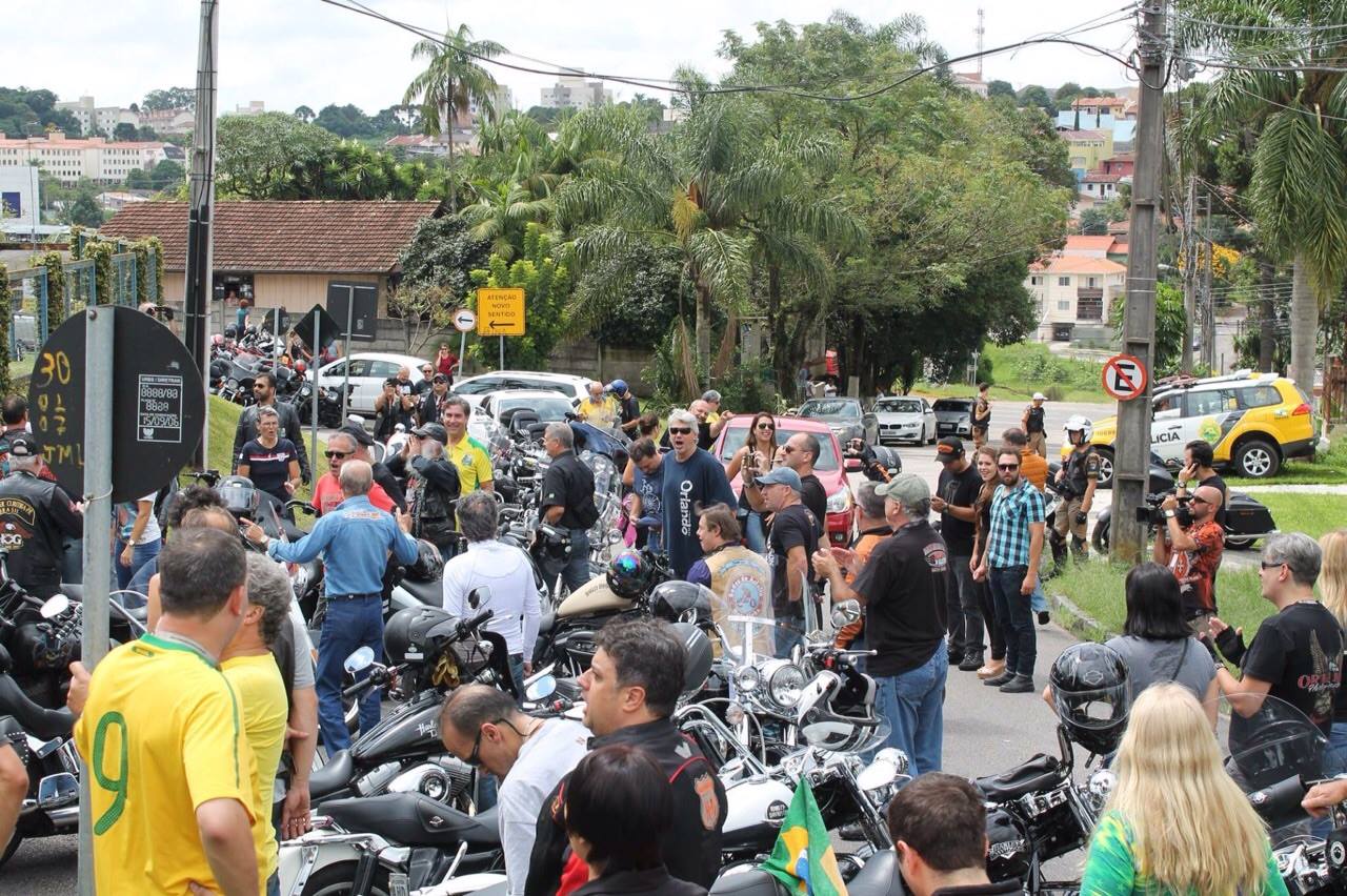 Motociclistas fazem manifestação em apoio à Moro e à PF no Paraná