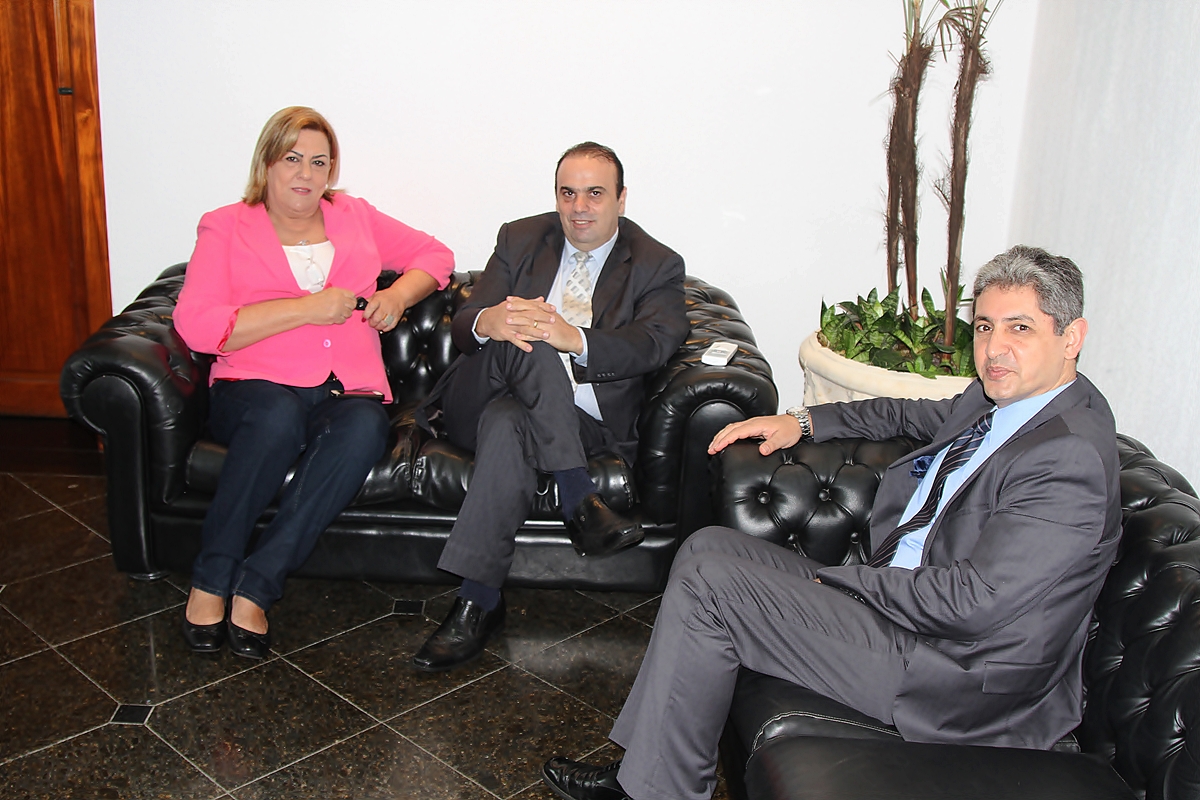 IMG_1537 (1)Reni Pereira e Irene Barofaldi recebem a visita do embaixador de Israel 