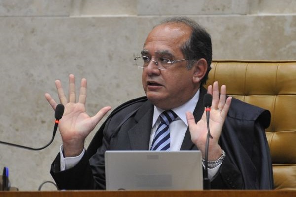 Gilmar Mendes defende investigar Dilma e TSE interrompe julgamento