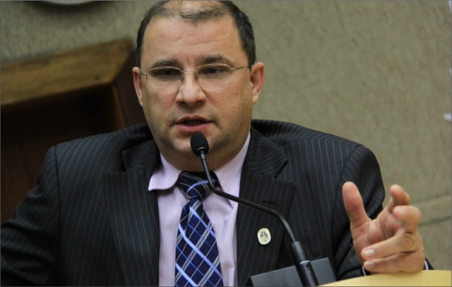 Juiz derruba ação do MP contra vereador de Foz do Iguaçu