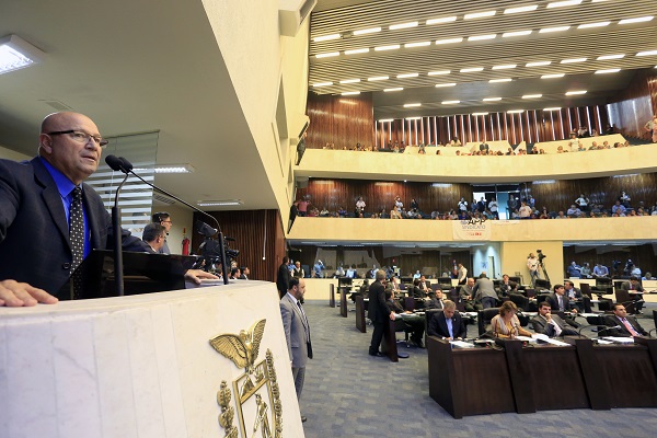 Sessão da Assembléia que votou o substitutivo. N/F: deputado Luiz Claudio Romanelli. Curitiba, 07-10-15. Foto: Arnaldo Alves / ANPr.