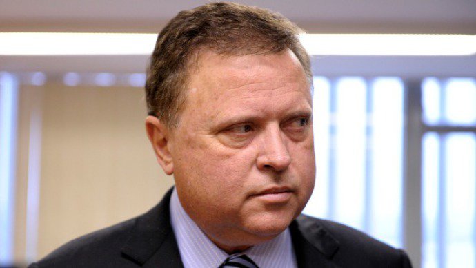 Impeachment é cadáver insepulto no meio da sala, diz senador