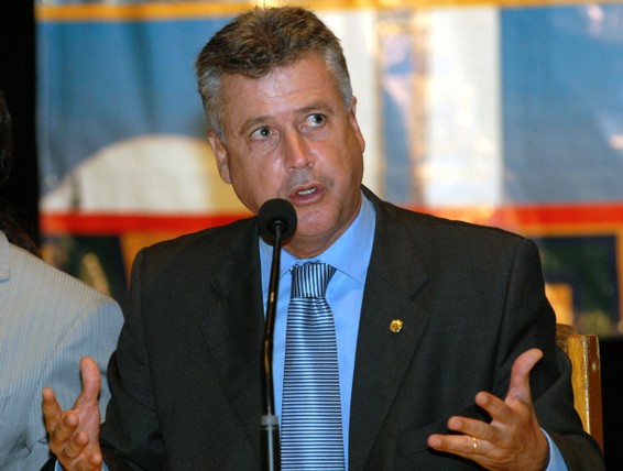 DF parcela dívidas com fornecedores da área de saúde