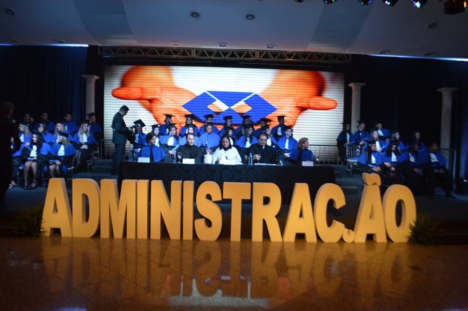 Grupo Unifoz forma nova turma de administração