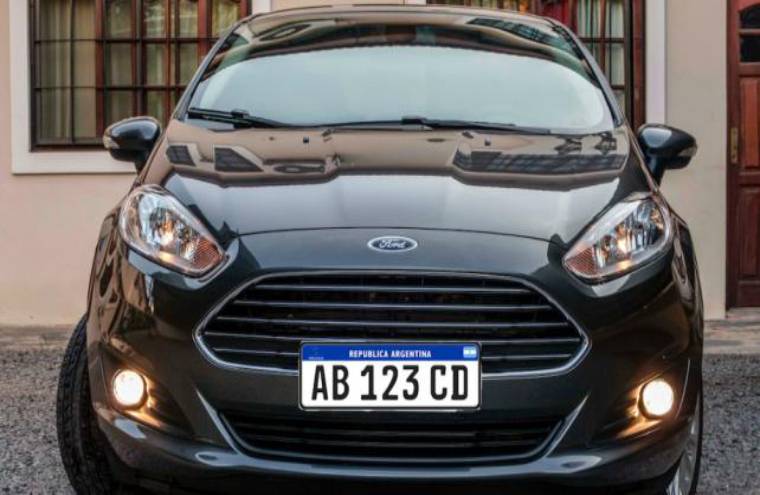 Argentina começa a usar placas para veículos padrão Mercosul em abril