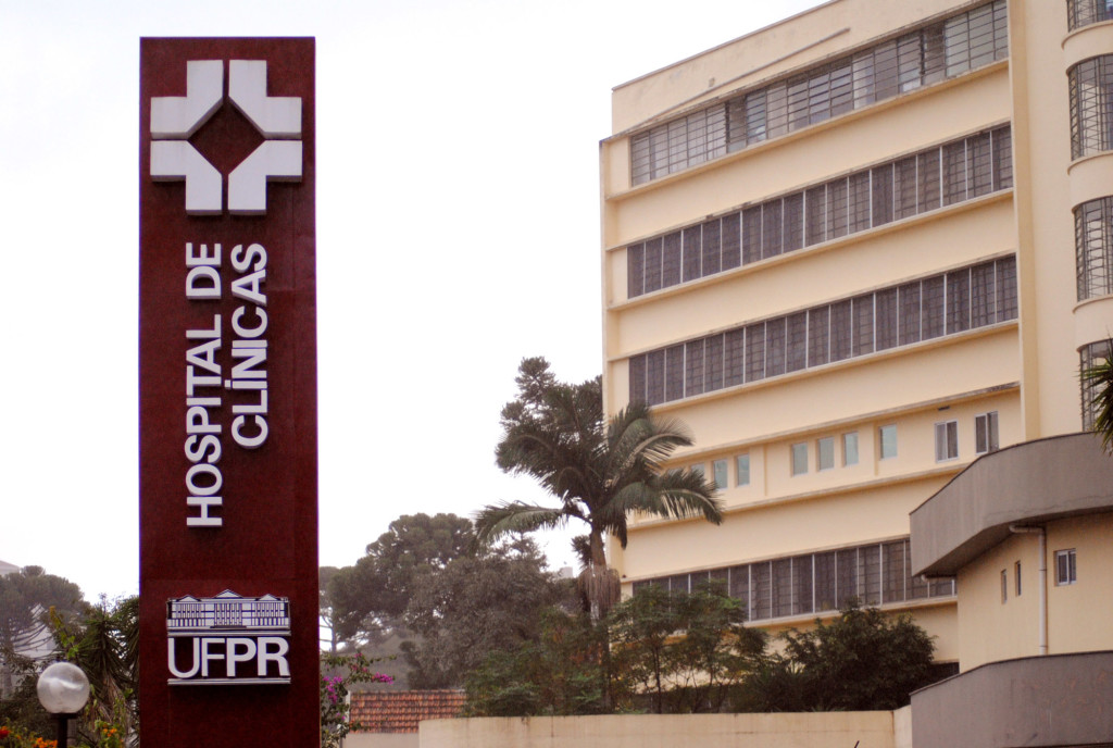 Servidores do HC decidem continuar em greve