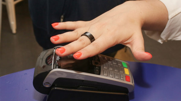 Coluna Vida Digital: Facebook no espaço