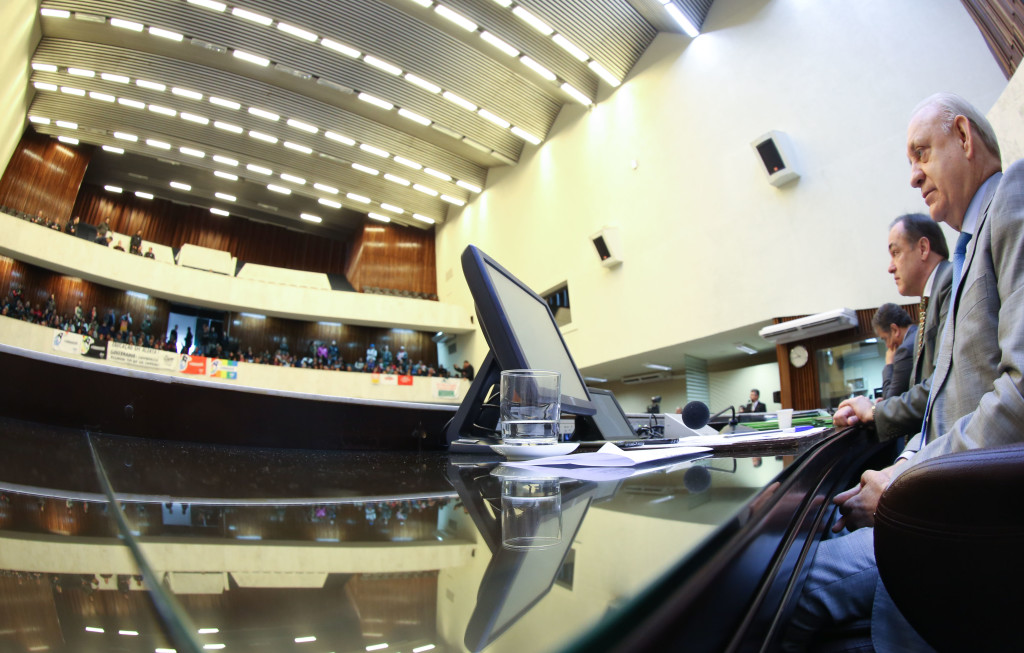 Estudantes da Federal vão tomar o lugar dos deputados segunda-feira