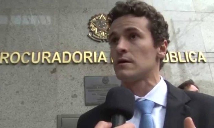 ‘Povo não aguenta mais que políticos namorem e casem com a corrupção’, diz procurador da Lava-Jato