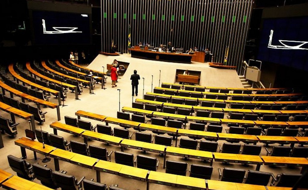 Corte de parlamentares no Congreso economizaria R$ 1,3 bilhão