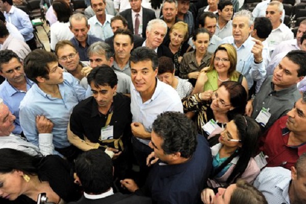 Governador Beto Richa no encontro com prefeitos em Foz do Iguaçu, onde lança o Plano de Apoio ao Desenvolvimento dos Municípios (PAM).Foz do Iguaçu, 12/04/2013Foto: Ricardo Almeida / ANPr