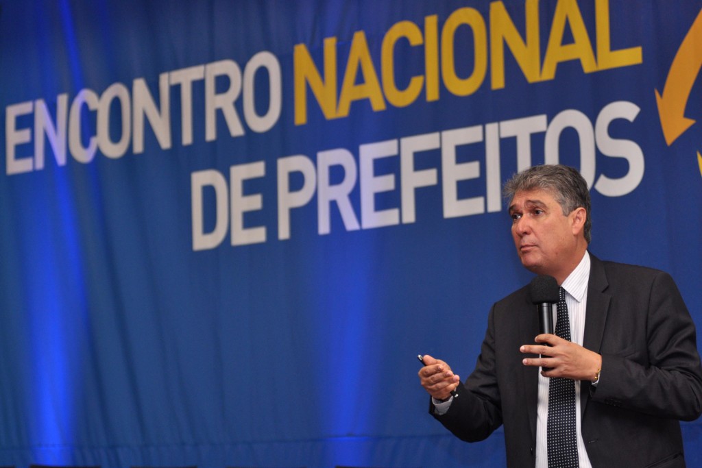 'Prefeitos devem fazer ajuste fiscal imediato', adianta Mauro Ricardo