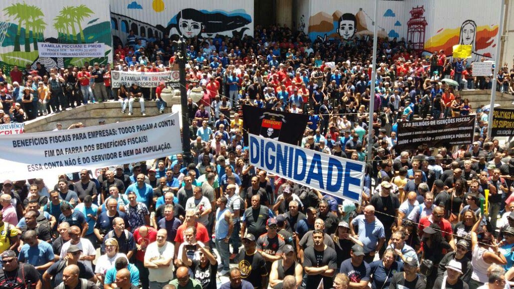 Na pindaíba, Estados e prefeituras não podem demitir e afundam