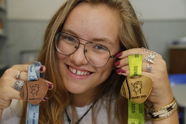 Secretaria de Estado da Educação do Paraná, Colégio Estadual Padre Morelli no bairro Umbará, na foto a aluna medalhista da Olimpiada de Matemática Andressa Blun. 02-12-16. Foto: Hedeson Alves/SEED