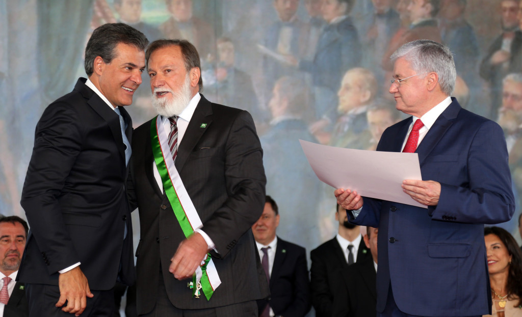 Osmar Dias vai percorrer Paraná e está à disposição 'da população' para 2018