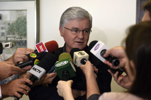 O secretário-chefe da Casa Civil, deputado Valdir Rossoni, secretária de Estado da Educação, Ana Seres Trento Comim e o lider do governo da Assembleia Legislativa, deputado Luiz Claudio Romanelli em reunião com diretoria da APP-Sindicato. Curitiba, 26/10/2016 Foto: Ricardo Almeida / ANP