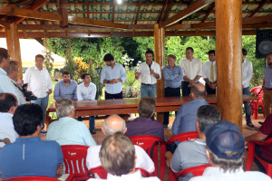 O governador Beto Richa participou nesta tera-feira (17), em Sertanpolis, de um encontro com prefeitos da Associao dos Municpios do Mdio Paranapanema (Amepar) e reiterou o compromisso do Governo do Estado com o municipalismo. A Amepar integra 22 municpios, onde vivem cerca de 1 milho de pessoas.- foto Orlando KissnerANPr-17/01/2017