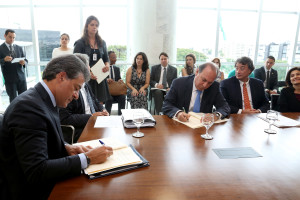 Governador Beto Richa assina liberação de crédito com o BID.