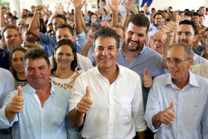 Governador Beto Richa anuncia recursos para Arapongas, no norte do Estado. Os investimentos são em saúde, infraestrutura, saneamento e construção de Ciretran. Arapongas, 17/01/2017 Foto: Jaelson Lucas / ANPr