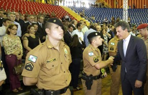Governador Beto Richa acompanhado pelo secretrio de segurana pblica, Wagner Mesquita e demais autoridades, participa da formatura da turma do curso de formao de soldados PM/BM 2016/2017. Londrina, 10/01/2017 Foto: Jlio Cesar Souza / ANPr