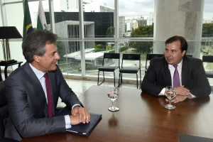 Governador Beto Richa, recebe no gabinete do Palácio Iguaçu o presidente da Câmara dos Deputados, deputado federal/Rj, Rodrigo Maia e demais lideranças políticas. Curitiba, 16/01/2017 Foto: Ricardo Almeida / ANPr
