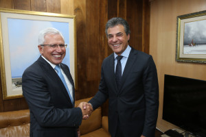 O governador Beto Richa participou nesta quinta-feira da posse do novo presidente do Tribunal de Contas do Estado (TCE-PR), conselheiro Durval Amaral, que assume no lugar de Ivan Bonilha.