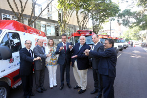O Governador Beto Richa, durante assinatura de recursos finaceiros para hospitais de Curitiba, com Prefeito Rafael Greca, vice Eduardo Pimentel, Ministro da Saude Ricardo Barros e Vice gorvernador Cida Borguetti,