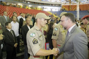 Governador Beto Richa acompanhado pelo secretrio de segurana pblica, Wagner Mesquita e demais autoridades, participa da formatura da turma do curso de formao de soldados PM/BM 2016/2017. Londrina, 10/01/2017 Foto: Jlio Cesar Souza / ANPr