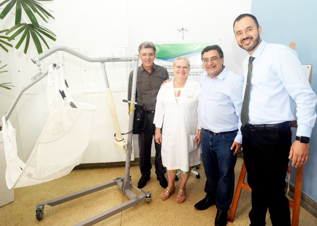 Caputo Neto entrega obras de reforma de hospital  psiquiátrico em Pinhais