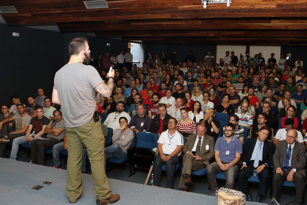 Boca Maldita: Laura, o robô da Celepar 