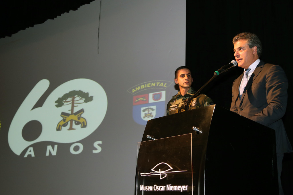 Governador Beto Richa participa das comemorações de 60 anos do Batalhão de Polícia Militar Ambiental (BPMA), em solenidade no Museu Oscar Niemeyer. Curitiba, 12/04/2017. Foto: Orlando Kissner/ANPr